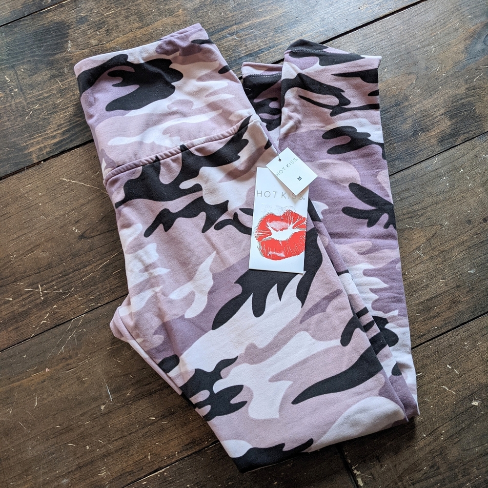 Hot Kiss pink camo leggings NWT